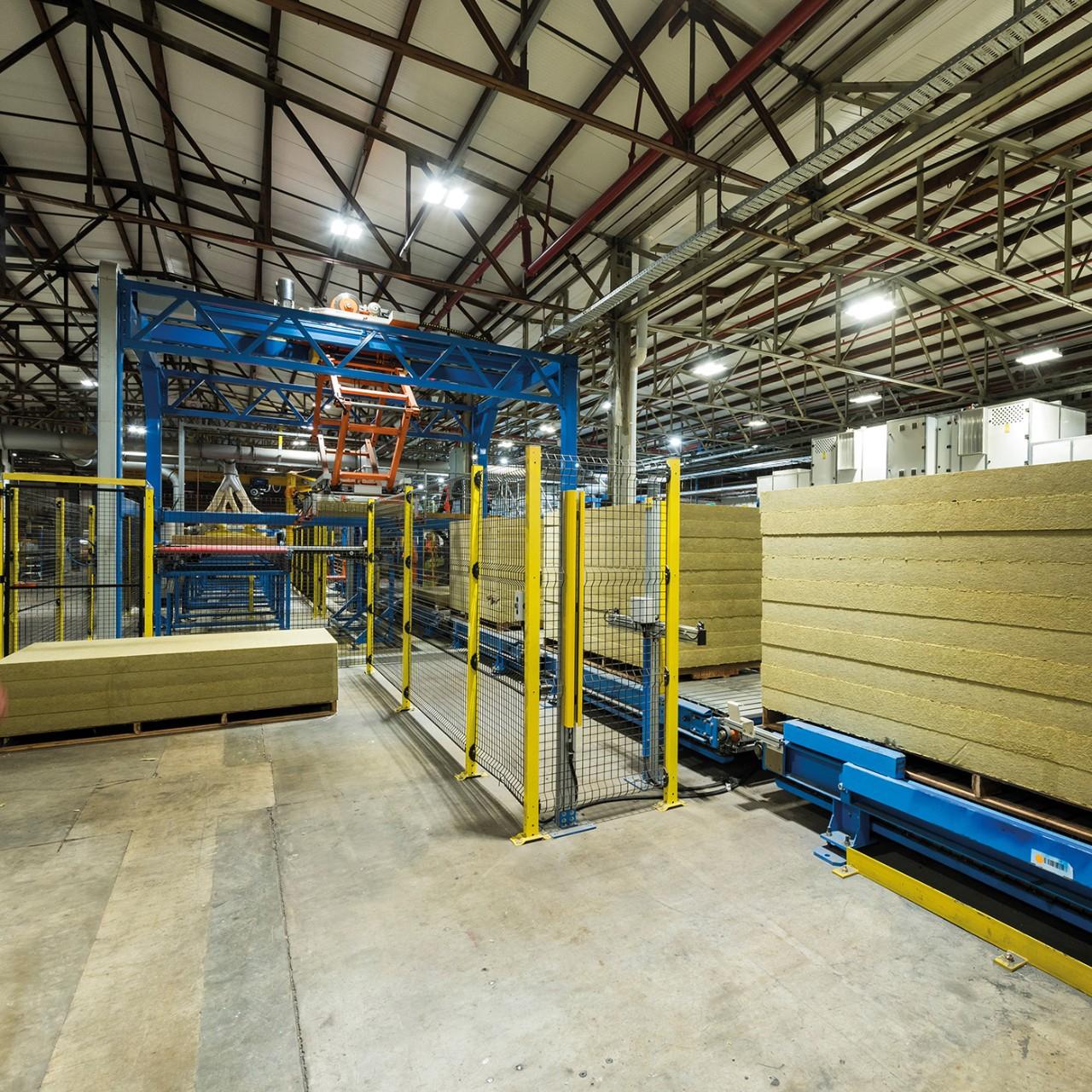 The mineral wool core going into a K-Roc® panel on the production line