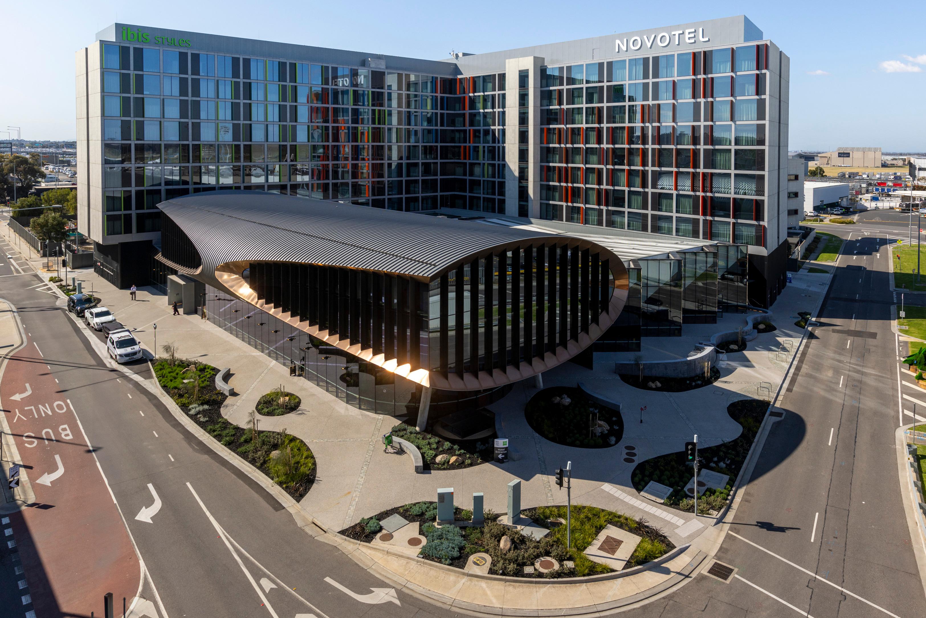 Novotel Melbourne Airport Aerofoil Workspace