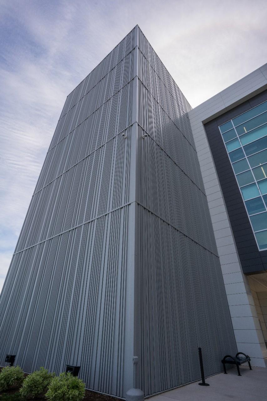 Different Matrix profiles integrated into a single façade